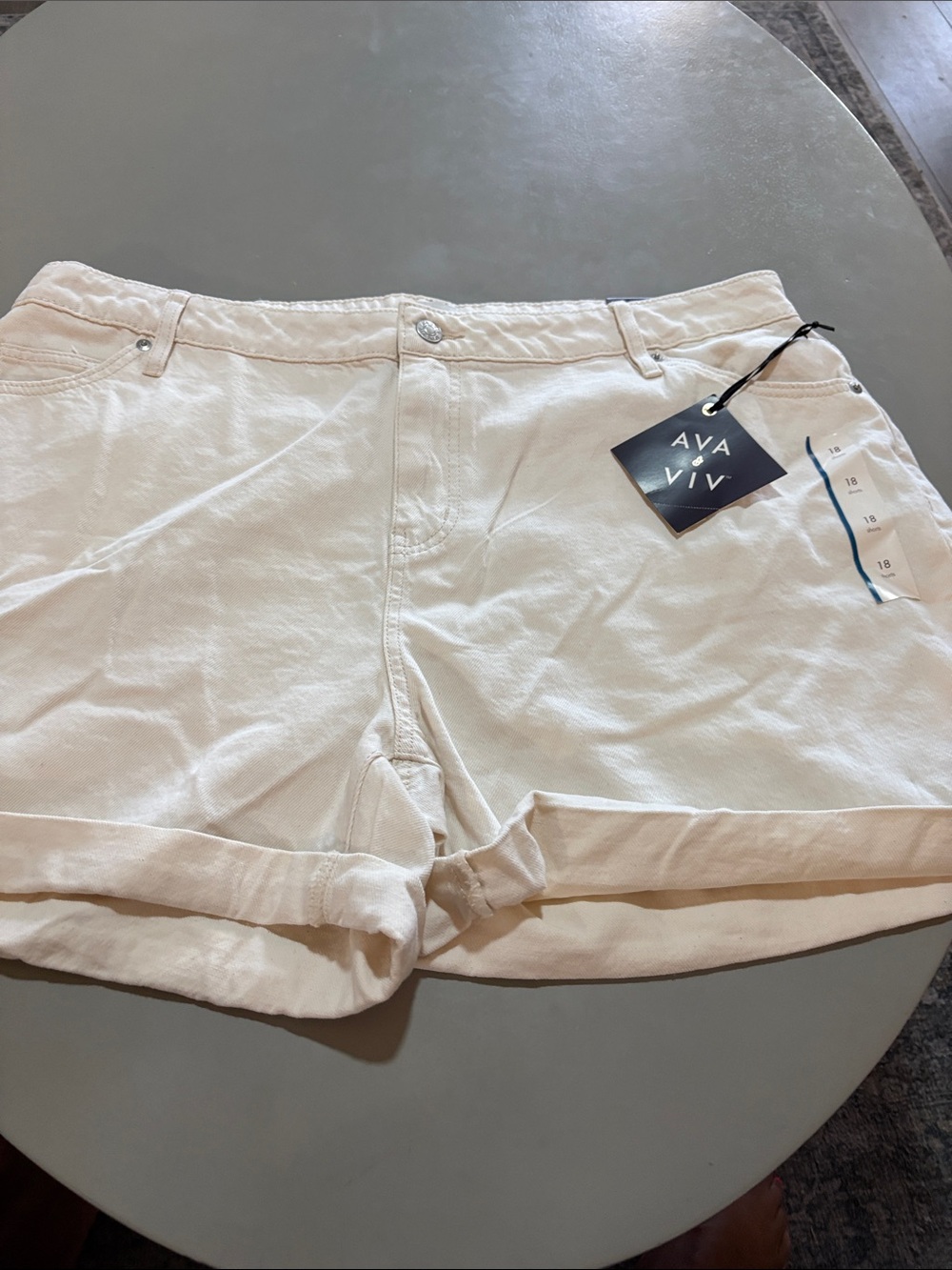 Ava & Viv Cream Rolled-Hem Jean Shorts